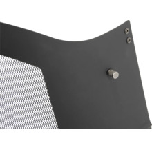 Vue détaillée d''un habillage de poêle avec vis et grille