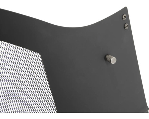 Vue détaillée d''un habillage de poêle avec vis et grille