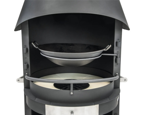 Vue détaillée d''une cuisinière d''extérieur avec wok