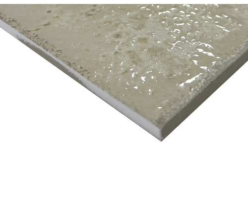 Carreau en céramique avec surface structurée