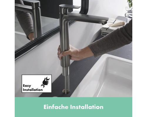 Installation einer Armatur im Badezimmerwaschbecken