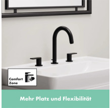 Waschtischarmatur in Schwarz auf einem weißen Waschbecken