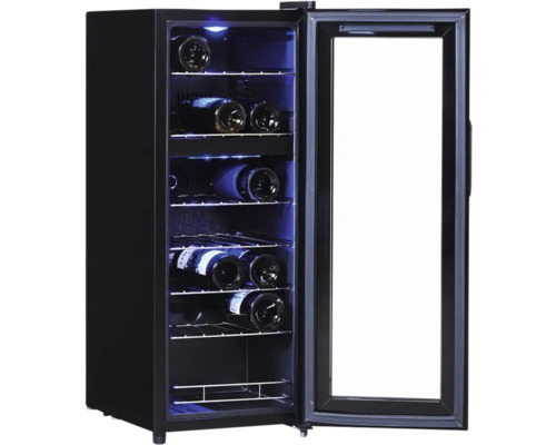 Weinlagerschrank mit offener Tür und mehreren Weinflaschen