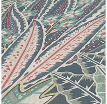 Detailansicht einer bedruckten Tapete mit floralen und Blattmotiven