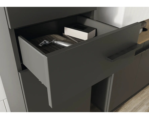 Schublade mit Rasierer und Box