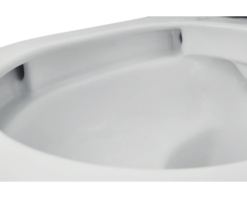 Vue intérieure de WC suspendus à fond creux en céramique blanche