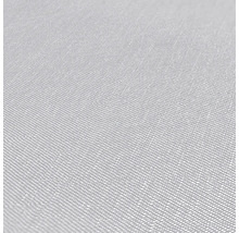 Nahaufnahme eines hellen, feinen Gewebes.