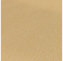 Nahaufnahme eines goldfarbenen Stoffes mit feiner Webstruktur.