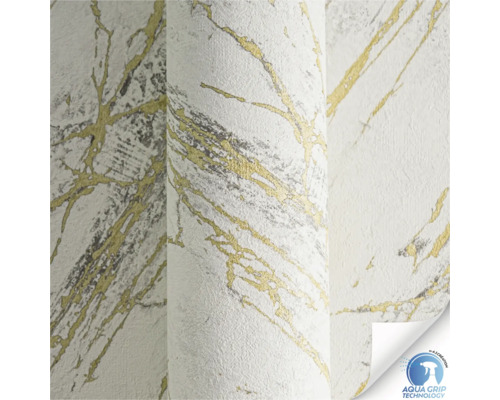 Papier peint aspect marbre avec des accents dorés