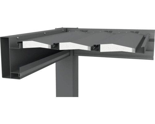 Vue détaillée d''une toiture de terrasse avec des éléments métalliques et une isolation
