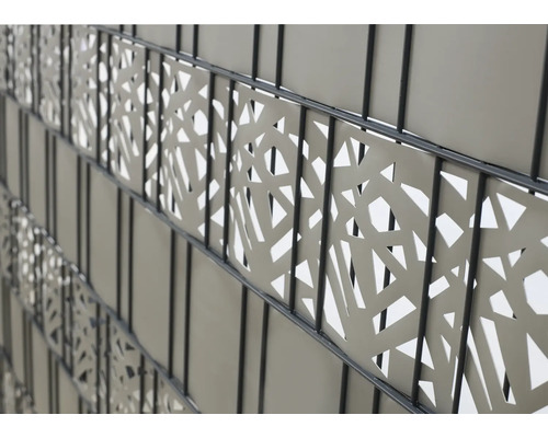 Clôture d''intimité avec découpes géométriques et cadre