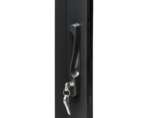 Clé insérée dans une poignée d''armoire verrouillable