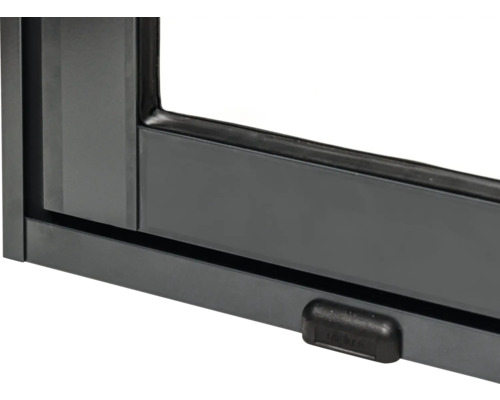 Vue détaillée d''une fenêtre avec cadre et poignée