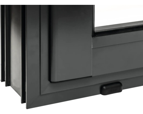 Vue détaillée d''une fenêtre coulissante en plastique grise.