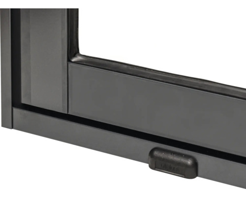 Vue détaillée d''une fenêtre avec mécanisme de fermeture