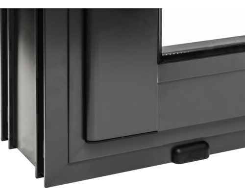 Detailansicht eines grauen Schiebefensters.