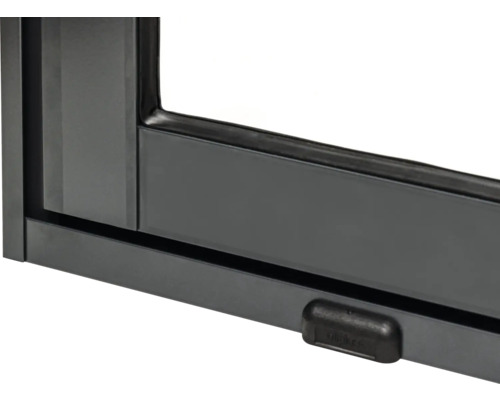 Vue détaillée d''une fenêtre avec cadre de fenêtre et poignée