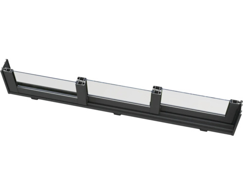 Vue détaillée d''un garde-corps en verre avec cadre en aluminium