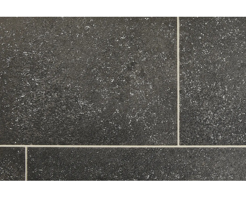 Nahaufnahme von Bodenfliesen mit dunkler Gesteinsoptik