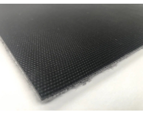 Morceau de tapis noir avec texture tissée