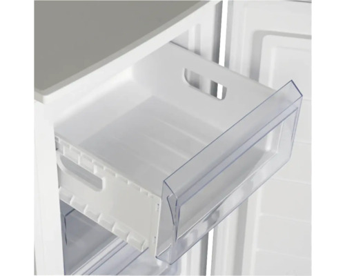 Intérieur d''un réfrigérateur avec un tiroir en plastique