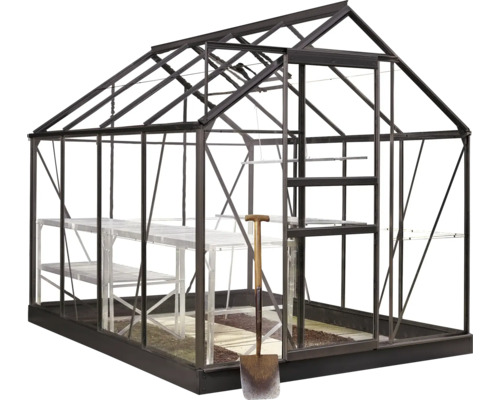 Serre avec étagères et bêche