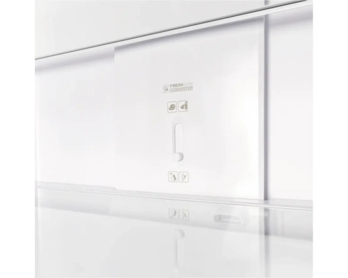 Innenraum eines Kühlschranks mit Fresh Converter Fach