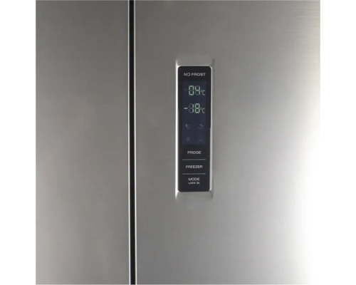 Nahaufnahme des Bedienfelds eines Kühlschranks mit Temperaturanzeige und Einstellungen für Kühl- und Gefrierbereich