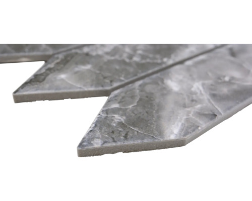 Gros plan de carreaux en forme de flèche avec aspect marbré