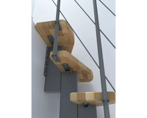 Detailaufnahme einer Raumspartreppe mit Holzstufen und Stahlgeländer