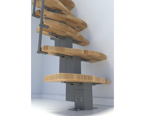 Wendeltreppe mit Holzstufen und Metallstruktur