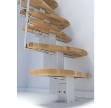 Raumspartreppe mit Holzstufen und weissem Geländer