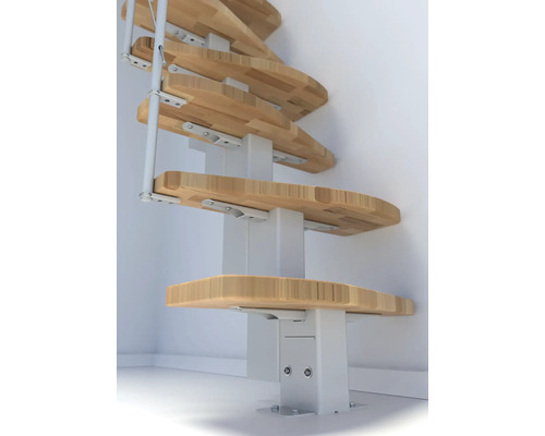 Raumspartreppe mit Holzstufen und weissem Geländer