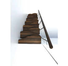 Holztreppe mit Geländer in einem modernen Design