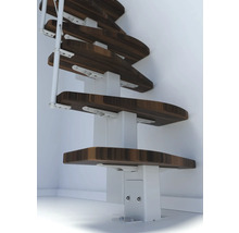 Wendeltreppe mit Holzstufen und weißem Geländer