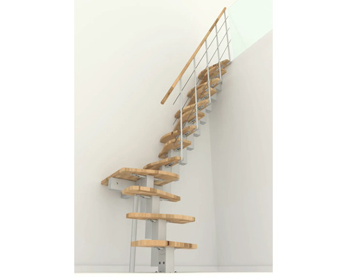 Treppe mit Holzstufen und Geländer im Innenraum