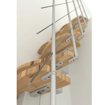 Holztreppe mit Metallgeländer