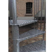 Detail einer verzinkten Spindeltreppe aus Metall