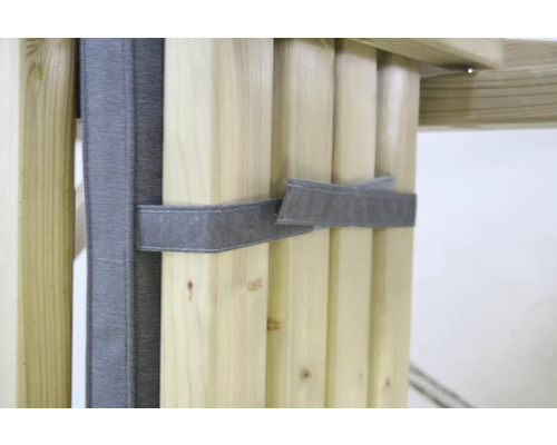 Vue détaillée d''une construction en bois avec fixation de rembourrage