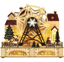 Weihnachtsdekoration mit beleuchtetem Riesenrad, Weihnachtsmann, Schneemann, Tannenbaum und Häusern