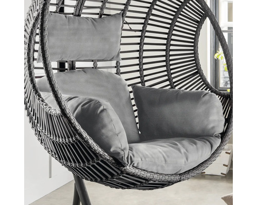 Hängesessel mit Kissen