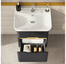 Vue de dessus d''une salle de bain avec lavabo, robinet et tiroir ouvert