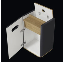 Offener Badezimmerschrank mit Tür und Schublade