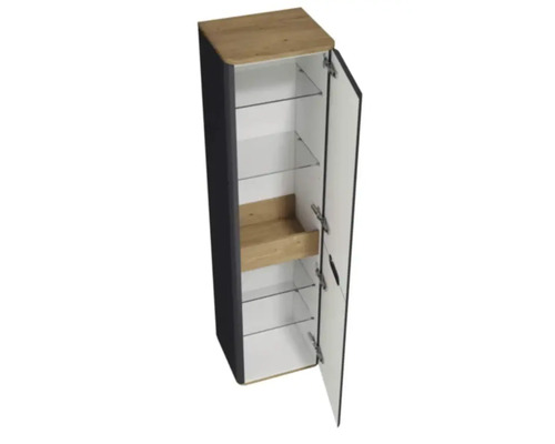 Armoire de salle de bain ouverte avec étagères en verre et éléments en bois