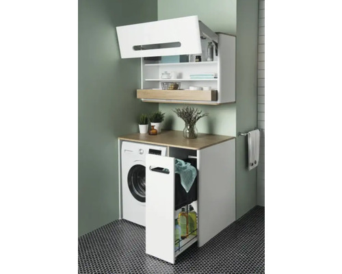 Salle de bains moderne avec machine à laver, meuble sous-lavabo et armoire suspendue pour le rangement