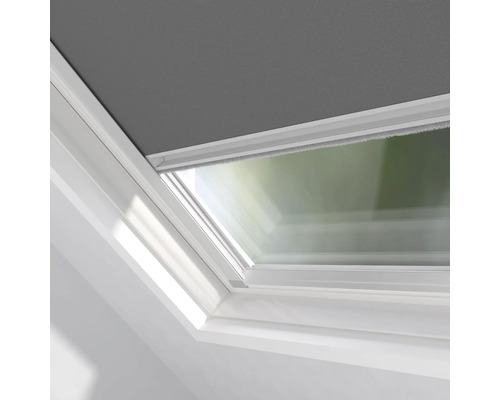 Dachfenster mit Rollo zur Verdunkelung