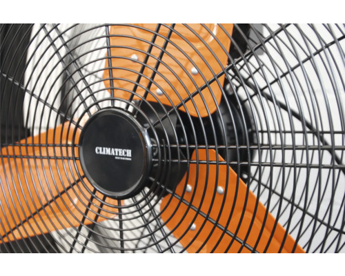 Ventilator mit Schutzgitter und Rotorblättern