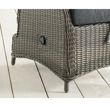 Vue détaillée d''un fauteuil en rotin avec fonction coulissante