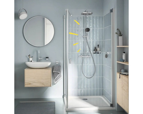 Salle de bains moderne avec douche, lavabo et miroir