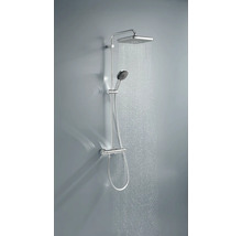 Colonne de douche avec douche de tête et douchette à main en fonctionnement